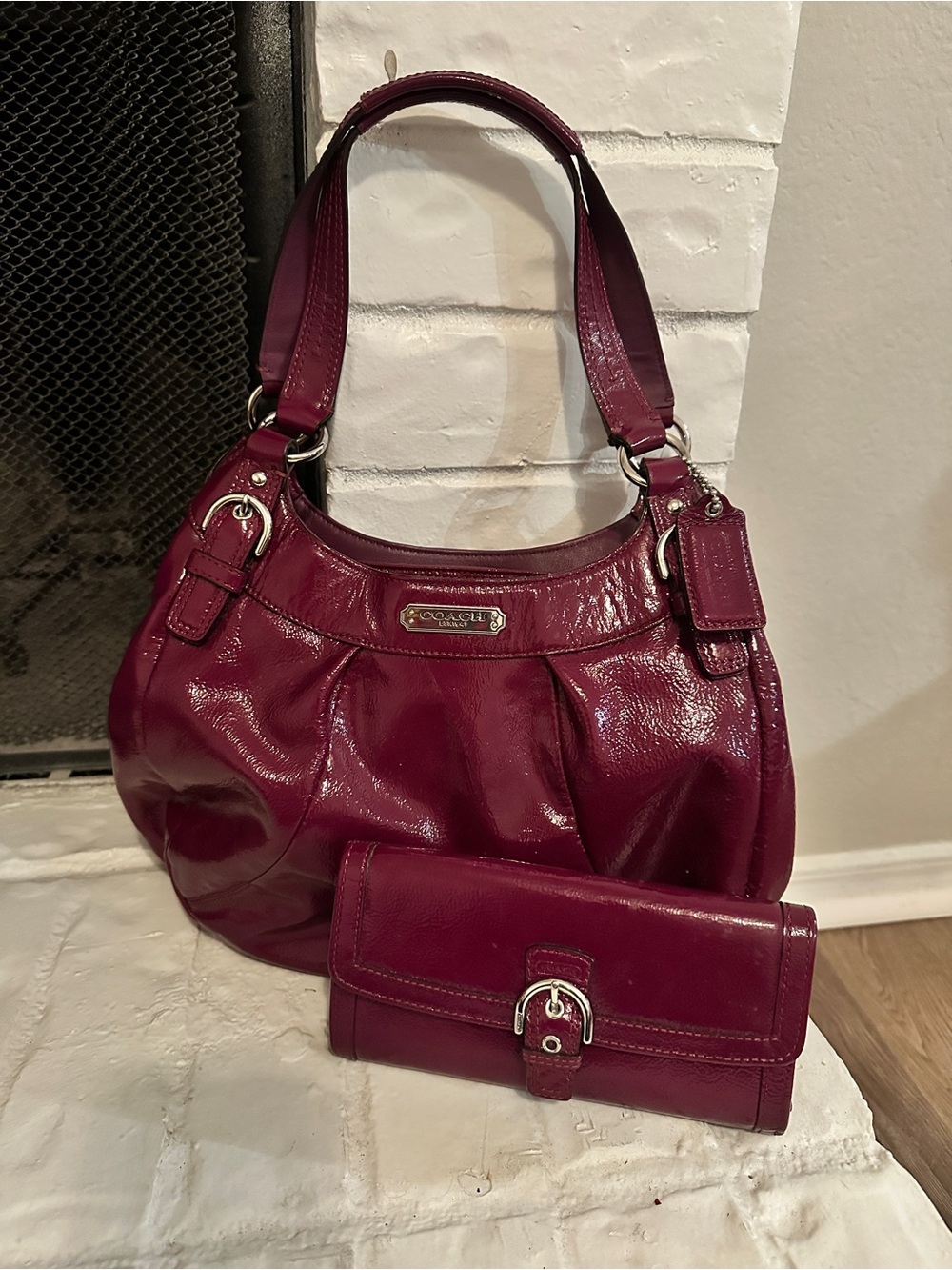 Coach Soho Fuchsia Patent Leather Hobo Shoulder Bag plum wallet -- as is/free
